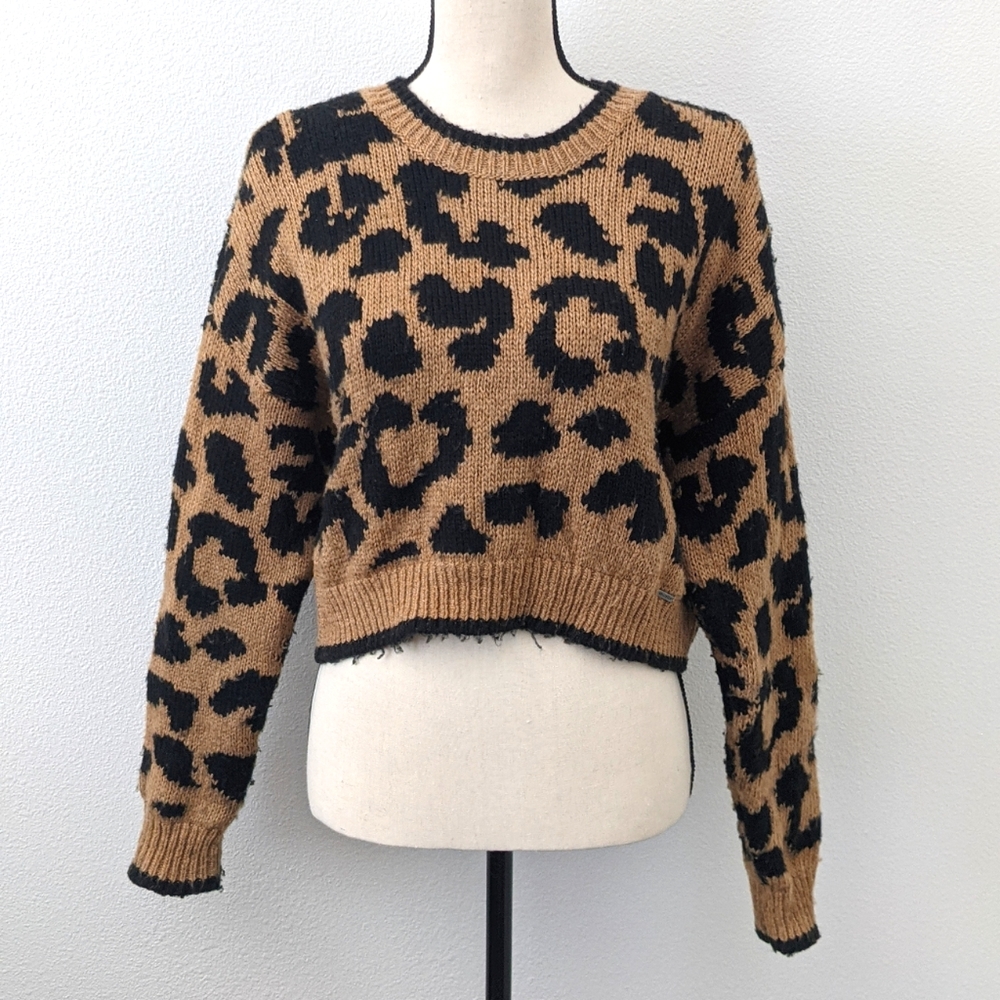 Hollister leopard print cropped sweater sz M